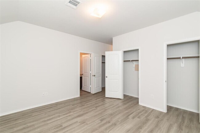 Building Photo - 24410 Bella Carolina Ct