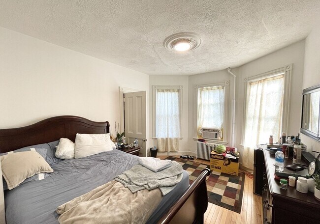 Building Photo - 22 Humphreys St