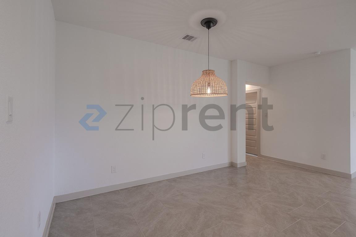 Building Photo - Unit