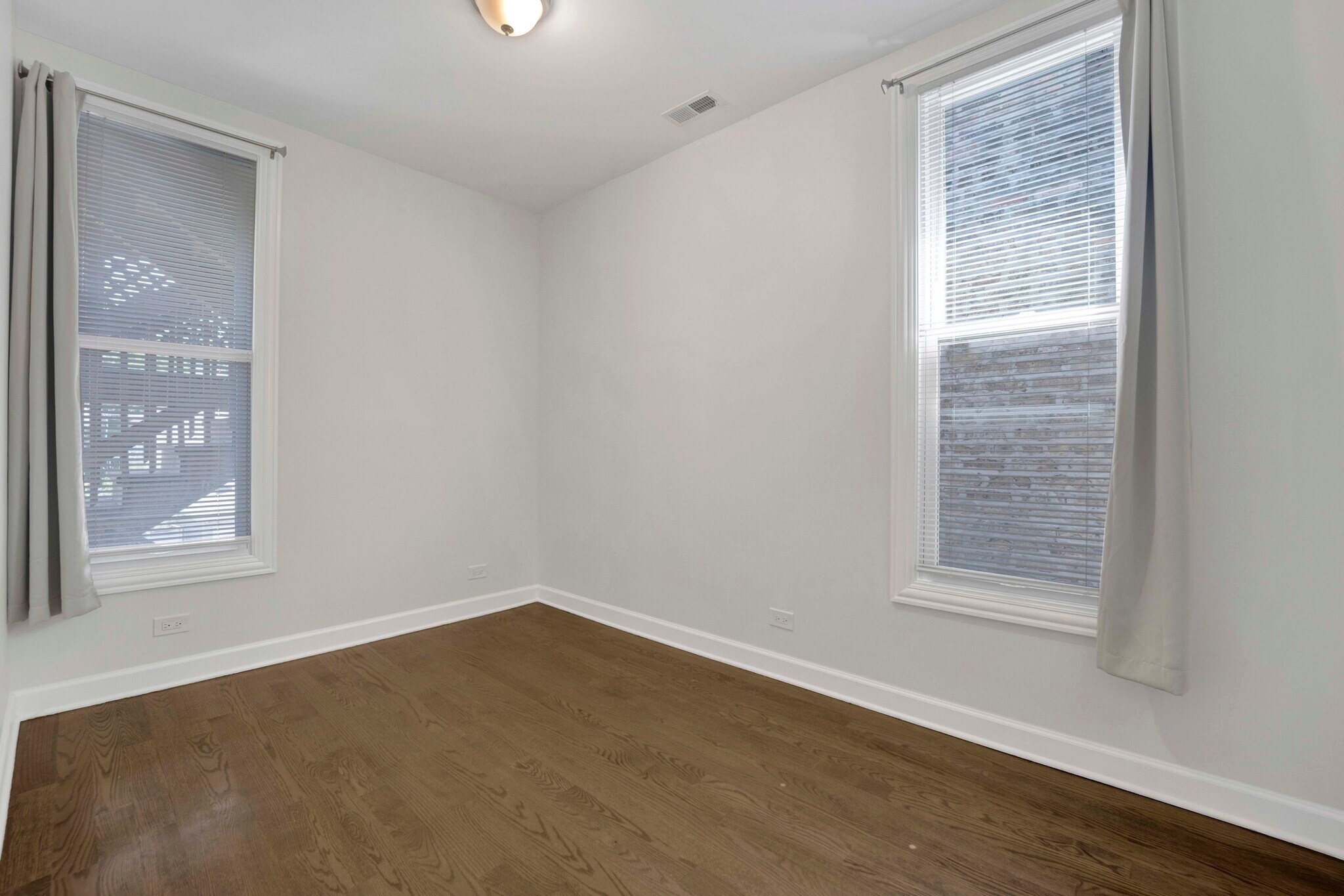 Building Photo - 1821 N Tripp Ave