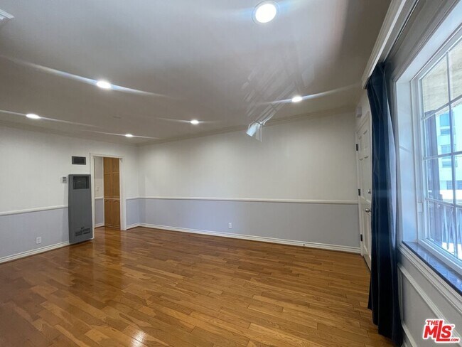 Building Photo - 1126 N Formosa Ave