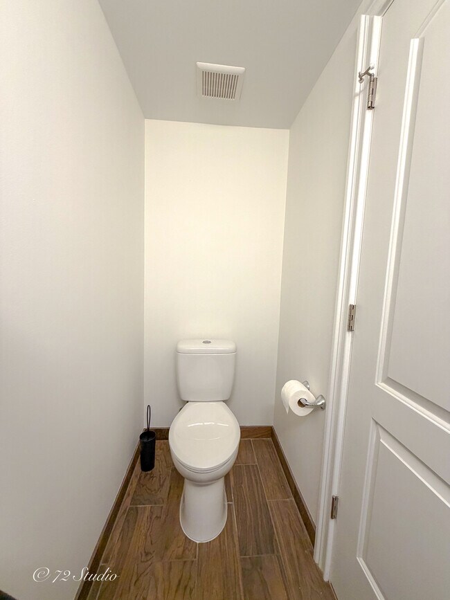 Building Photo - 5 Echo Ct