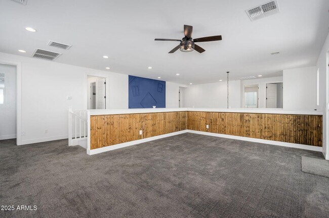 Building Photo - 1221 E Paseo Way