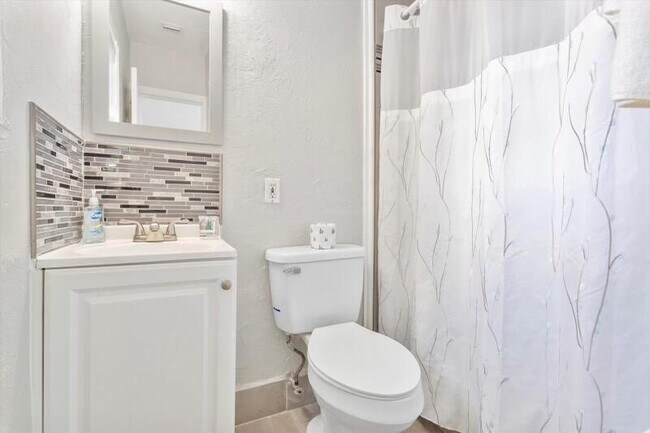 Building Photo - 113 Phippen Waiters Rd