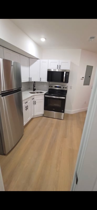 Building Photo - 6330 Saybrook Ave