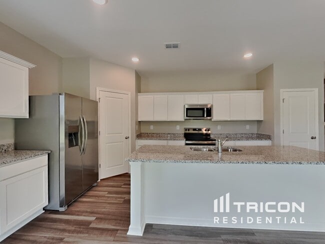 Building Photo - 141 Gladstone Loop