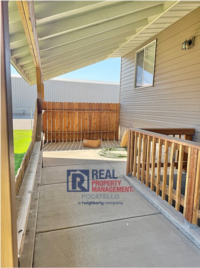 Building Photo - 13355 N Dekay Rd