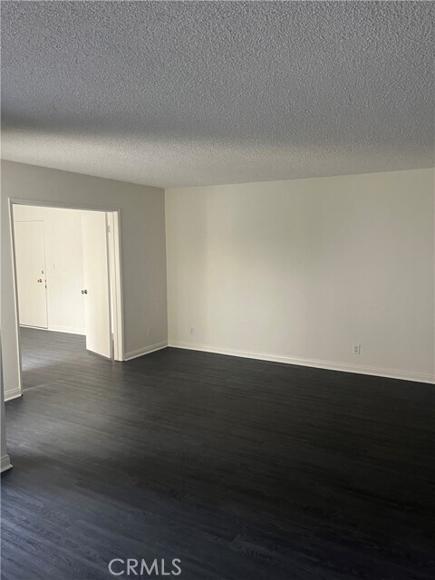 Building Photo - 5625 N Sumner Wy