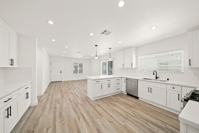 Building Photo - 4832 Downey Ave