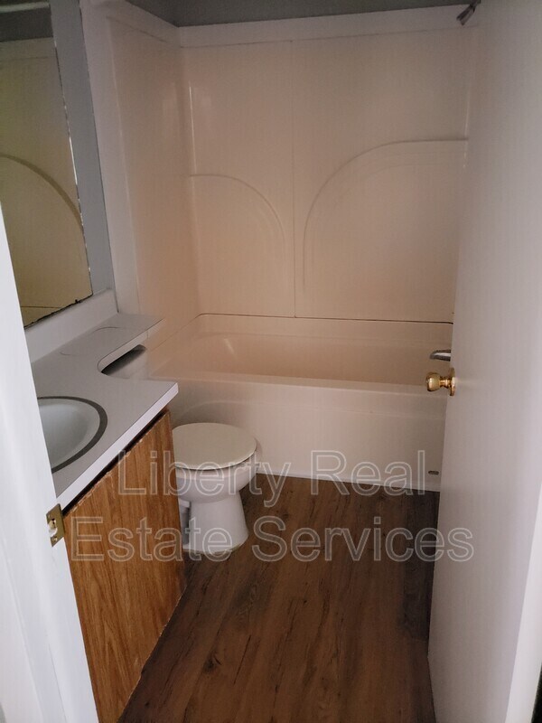 Building Photo - 991 Live Oak Dr