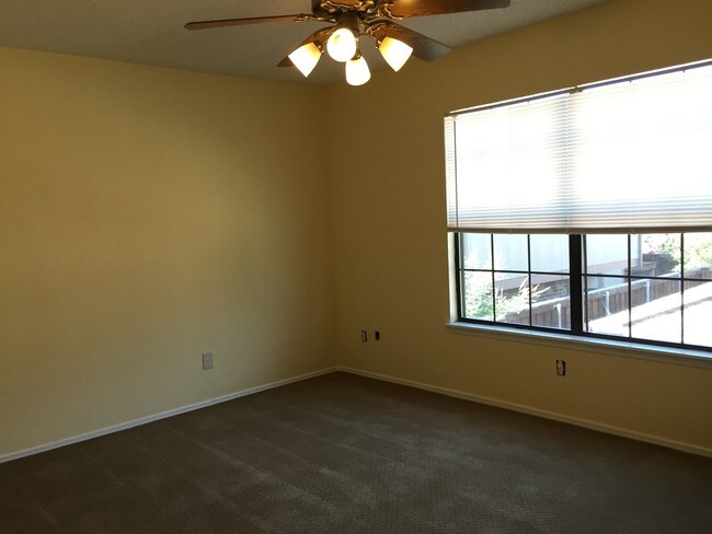 Building Photo - 100 Shinoak Valley