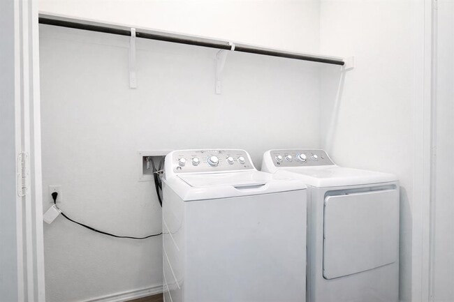 Building Photo - 14301 Sandrock Bnd