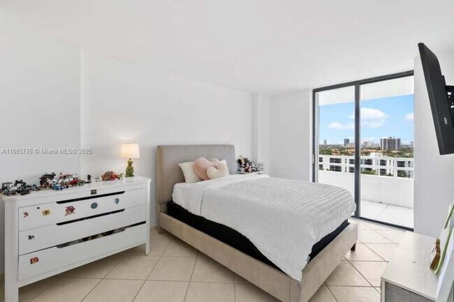 Building Photo - 2 bedroom in Aventura FL 33180