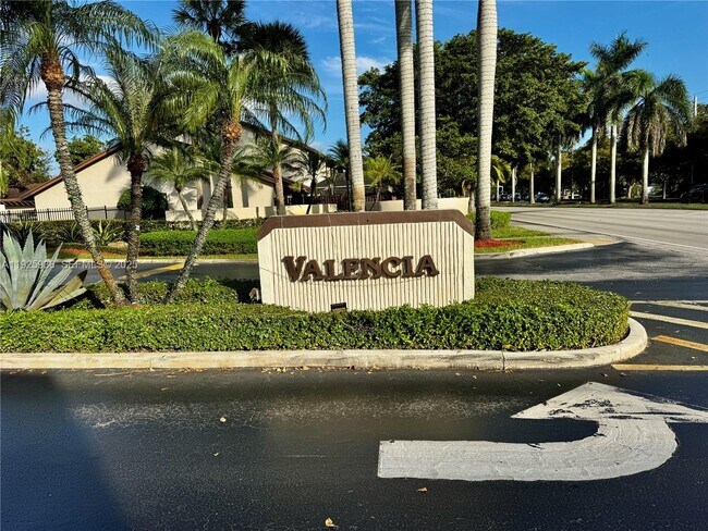 Building Photo - 10161 SW 137th Ct