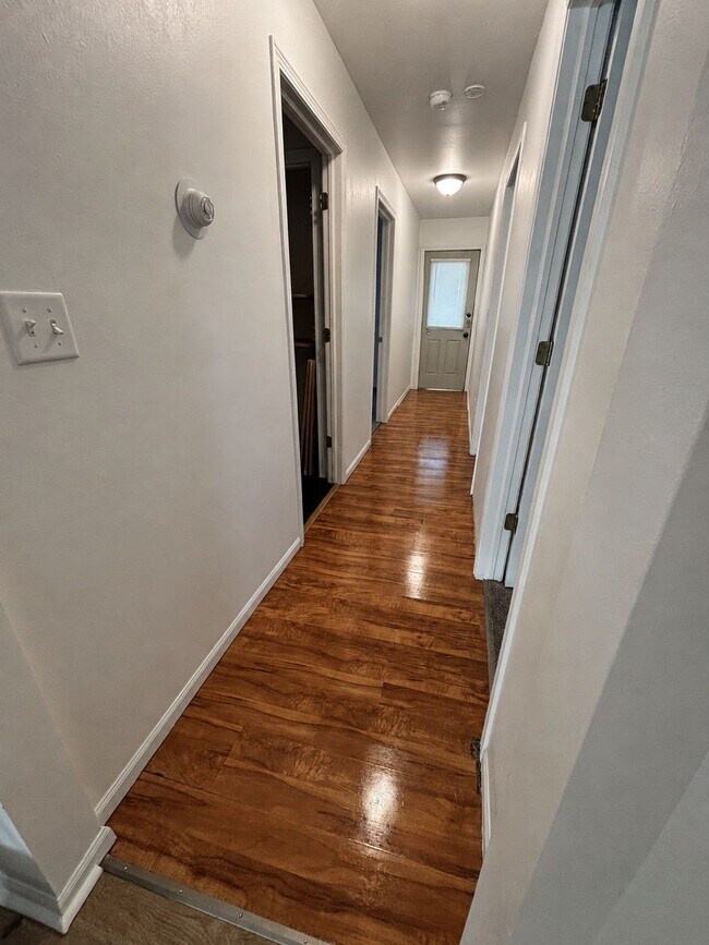 Building Photo - 1112 S 63rd St