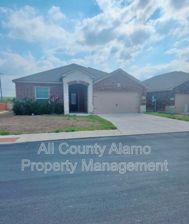 Building Photo - 12818 Cedarcreek Trl