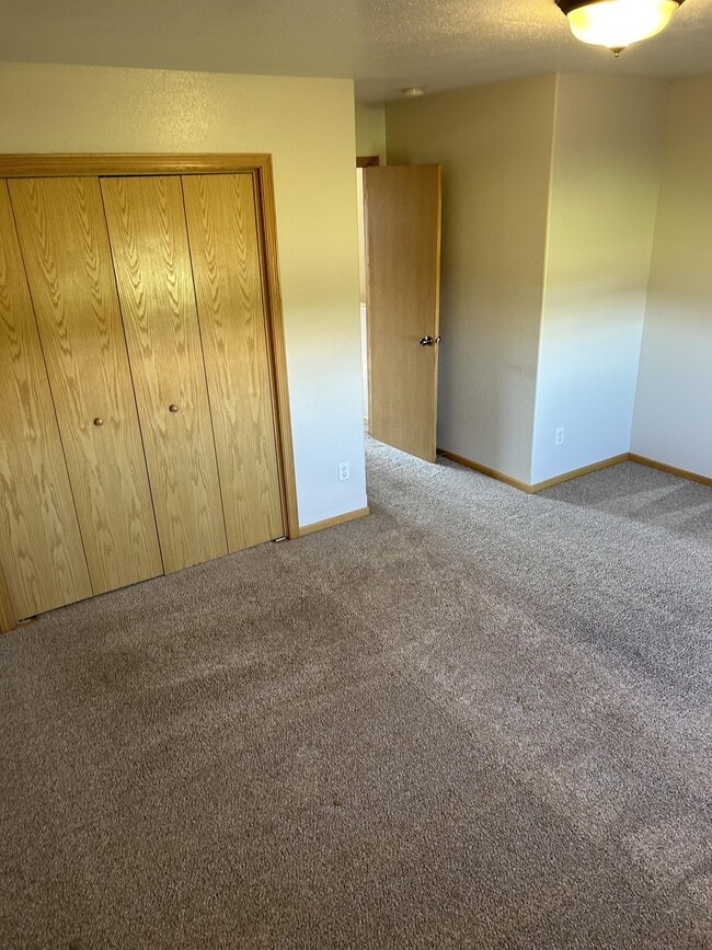 Building Photo - 3240 E Capitol Ave