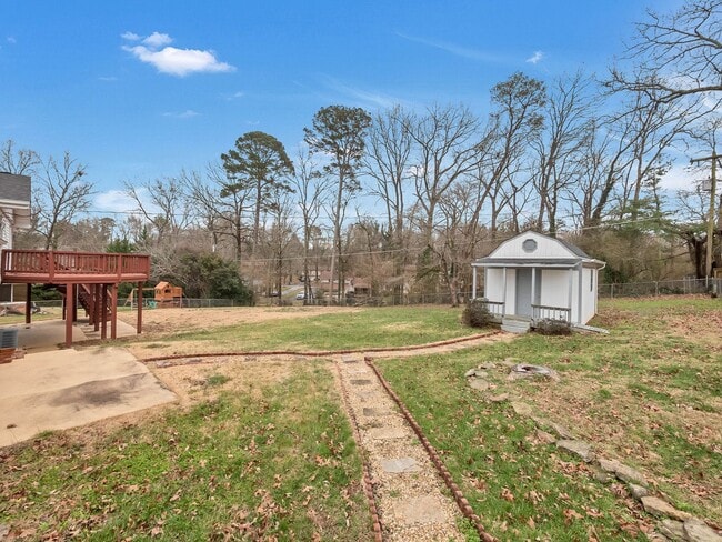 Building Photo - Available for rent: 4-Bedroom, 2- Bath Single-Family Home in Harrison, TN!