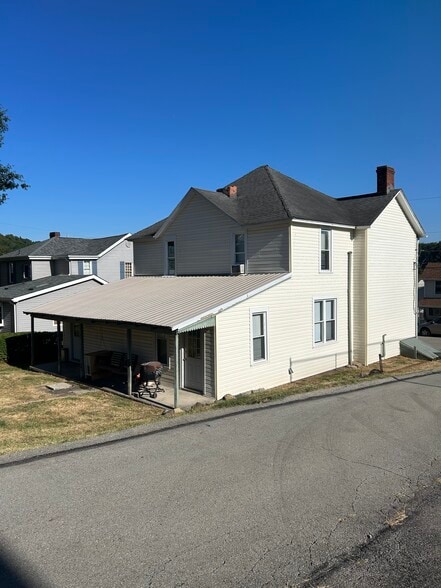 Building Photo - 111 4th St