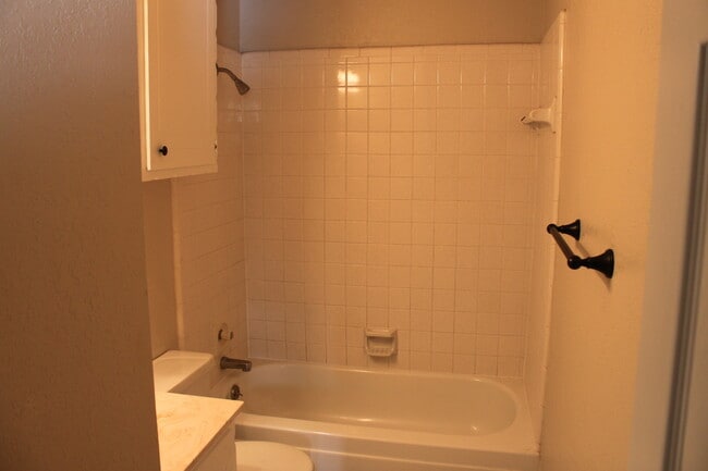 Building Photo - Updated 3/2/1 Great location for TTU/LCU/Medical District - Available AUGUST