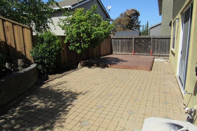 Building Photo - Beautiful 3 Bed/2.5 Bath Single Family in Highly Desirable Castro Valley Neighborhood