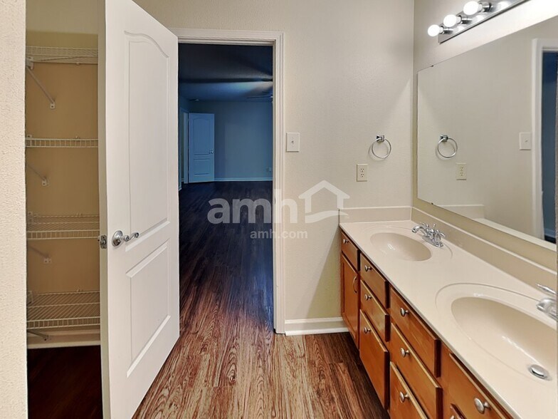 Building Photo - 5631 Hammermill Dr