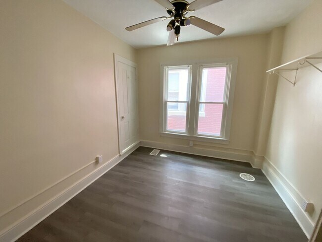 Building Photo - 3 Bedroom Duplex
