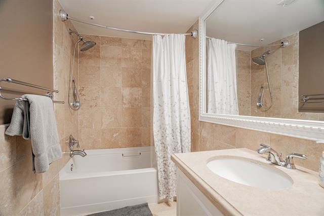 Building Photo - 7809 Meadow Park Dr