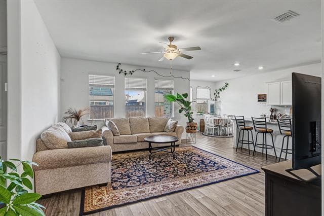 Building Photo - 812 Carmen St