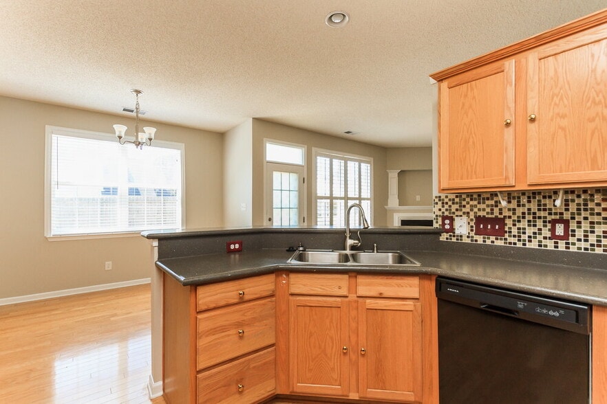 Building Photo - 5811 Briggs Dr