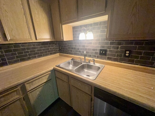 Building Photo - Newly Updated! - 2 Bedrooms 1 Bathroom - Hopewell Township