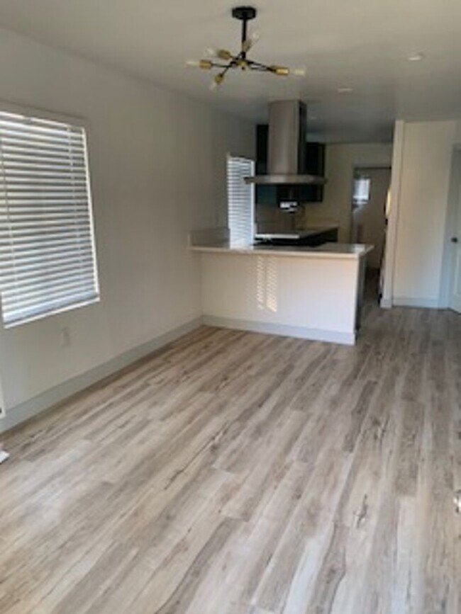 Building Photo - Newly Remodeled 2 Bedroom unit located on ...