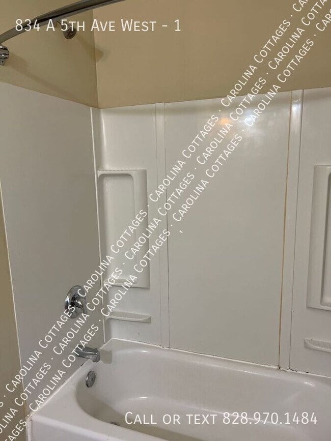 Building Photo - 834 5th Ave W