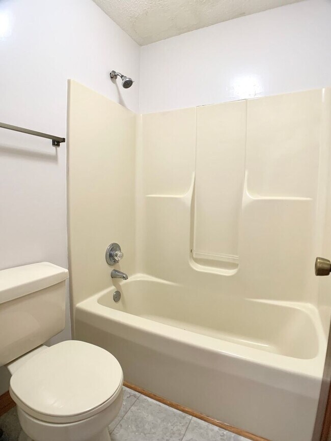 Building Photo - 501 Eysian Rd