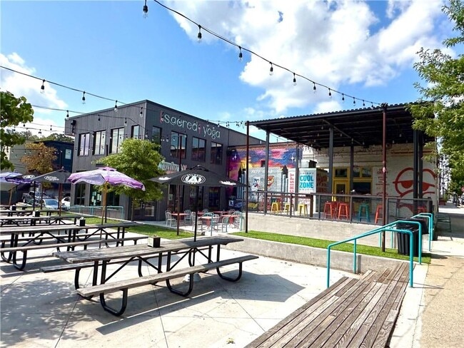 Building Photo - 976 Dunning St SE