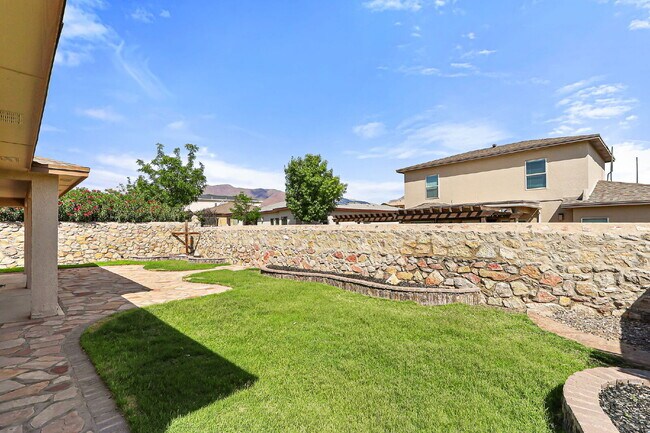 Building Photo - "Spacious 4-Bed Oasis with Granite Touches...