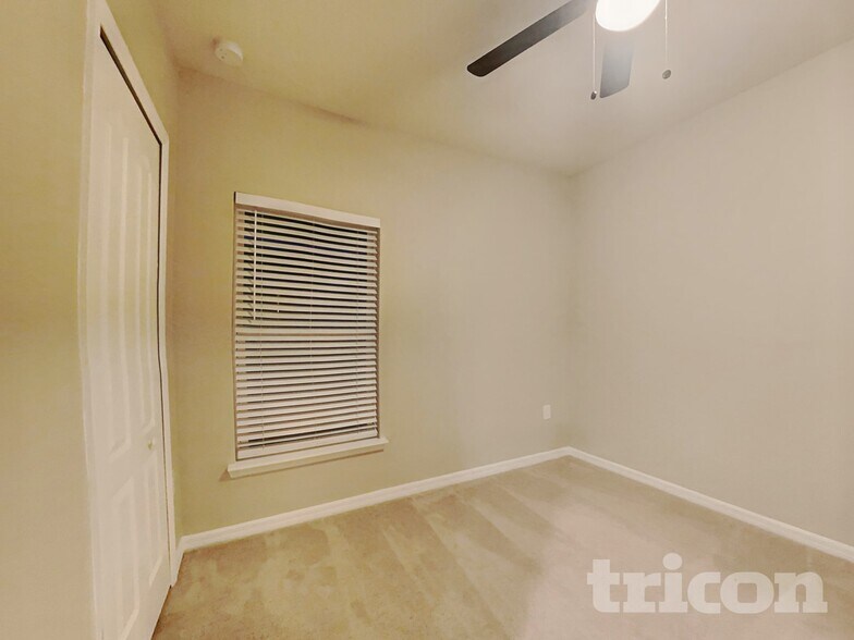 Building Photo - 11120 High Noon Trl