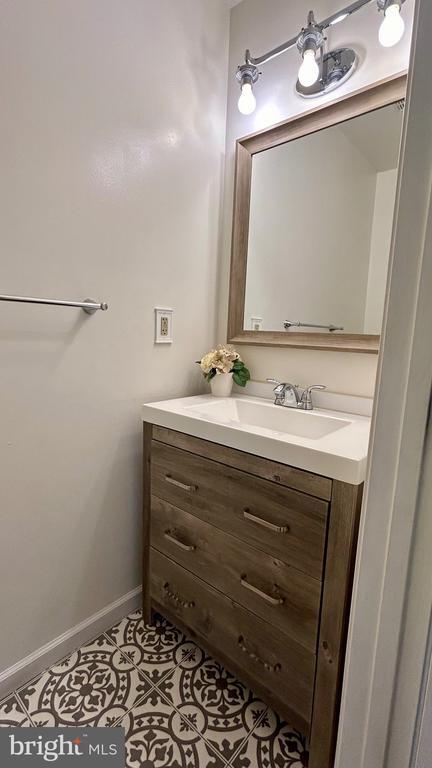 Building Photo - 424 Waverly Woods Dr