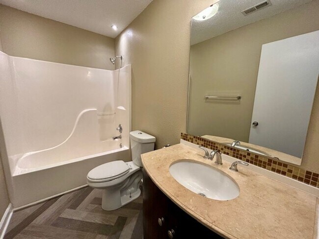Building Photo - Wonderful 4 Bedroom 2.5 Bathroom Two Story Home in Lawrence!