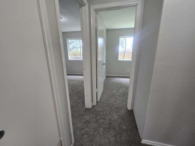 Building Photo - 5400 Linda Ln