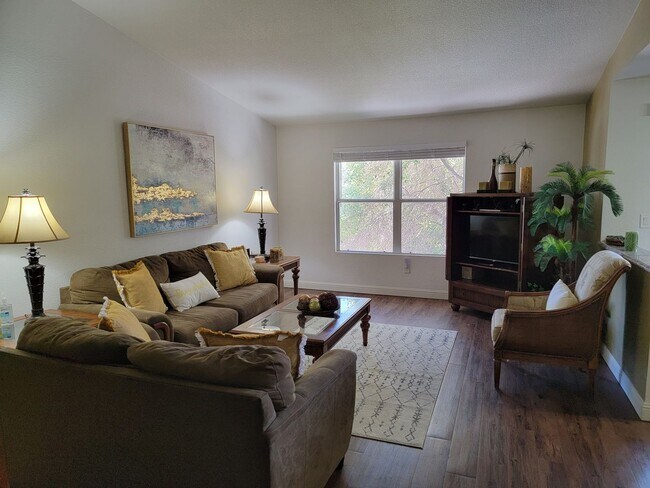 Building Photo - FULLY FURNISHED 2 BEDROOM CONDO*CLOSE TO A...