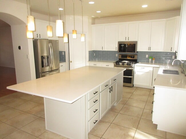 Building Photo - 7320 Desert Eagle Rd NE