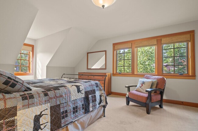 Building Photo - 28 Yellow Birch Cir