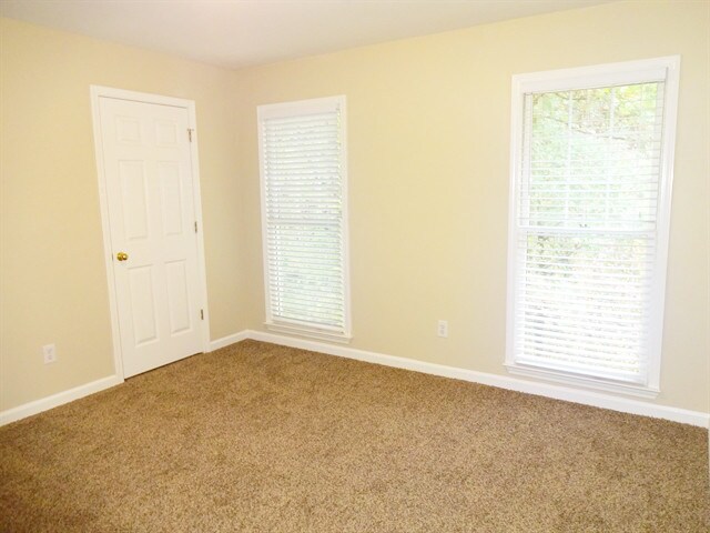 Building Photo - 1302 Hadaway Trail NE