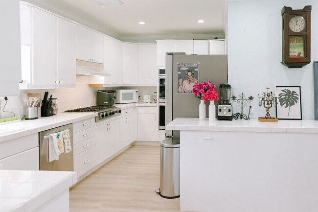 Building Photo - 519 28th St