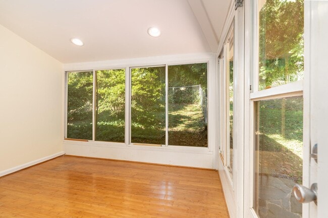 Building Photo - 6221 Walhonding Rd