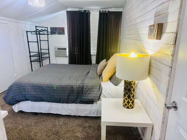 Building Photo - 204 S M St