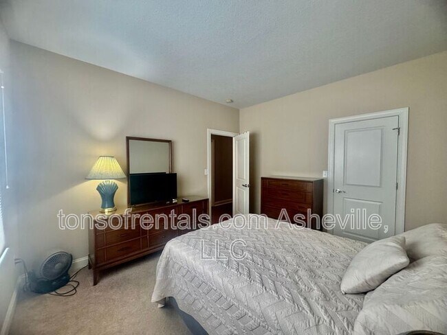 Building Photo - 93 Foxden Dr