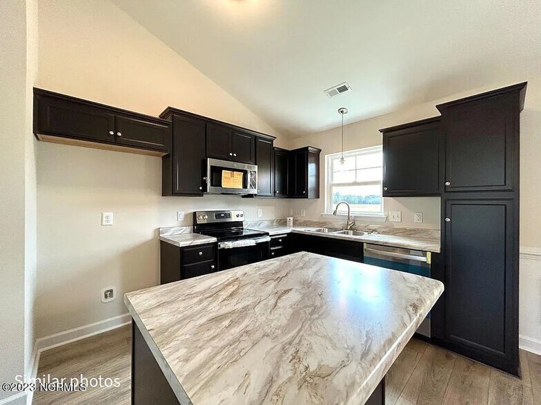 Building Photo - 707 Alpha Ct