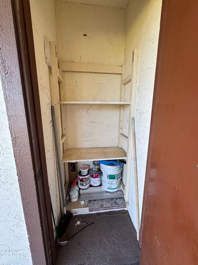 Building Photo - Spacious 2-Bedroom, 2-Bath Condo in Guard-...